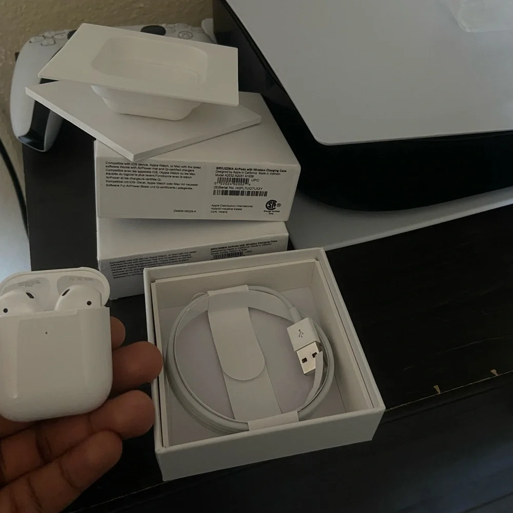 Apple White AirPods Wireless Headset